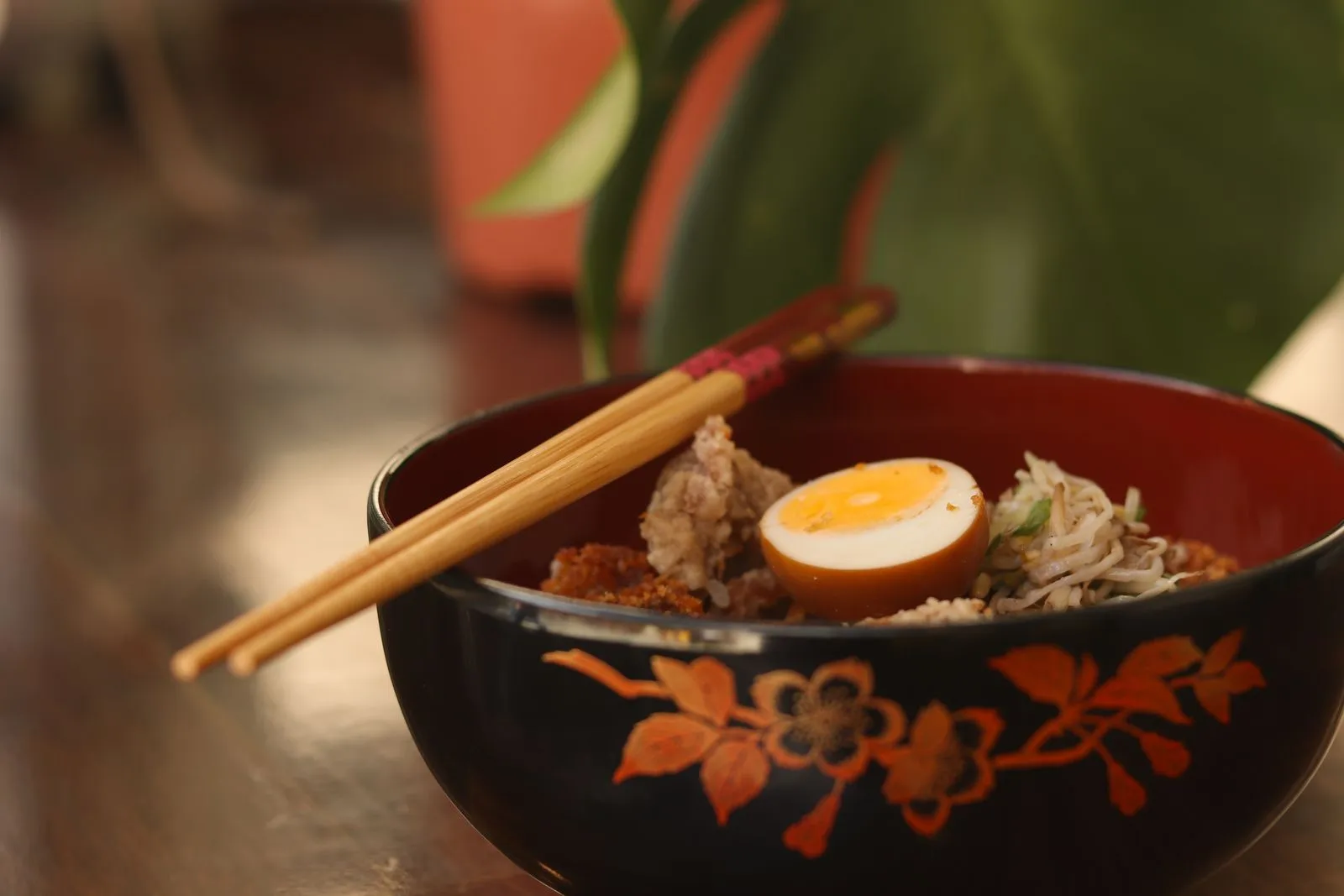 How to Eat Dry Ramen for the Best Texture